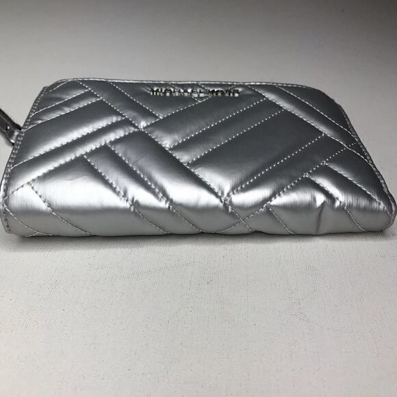 Michael Kors Peyton Lg Wristlet NWT - Picture 4 of 6